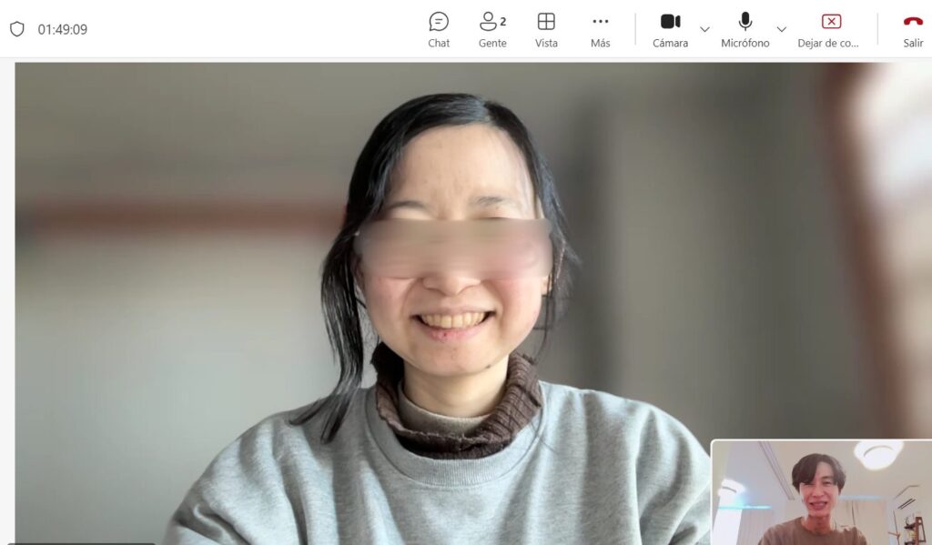 インタビュー終わりのRさん。